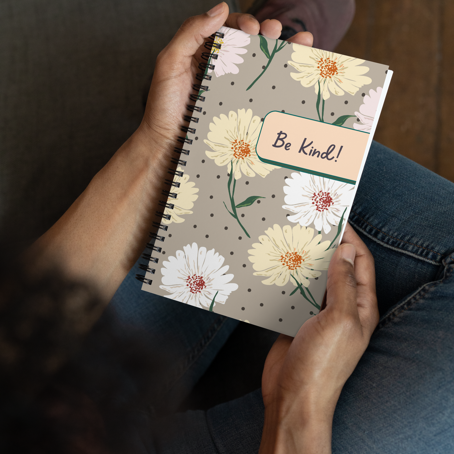 Cuaderno de espiral con páginas punteadas "Be Kind": su compañero para el cuidado personal y la bondad